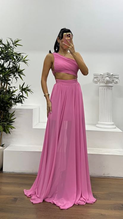 Rosa Abendkleid mit tiefem Ausschnitt und One-Shoulder-Design